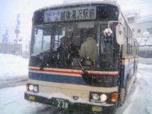 越後湯沢駅前でバス（2008年02月17日13時25分撮影）