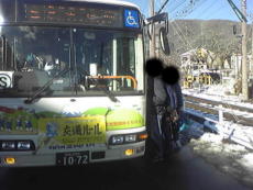 箱根登山バス「強羅駅」バス停（2013年12月28日13時56分撮影）