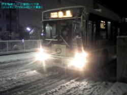 伊豆箱根バス「公園前」バス停（2014年２月14日19時20分撮影）